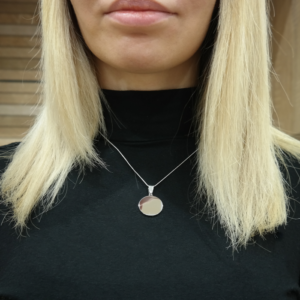 Egyedi kör alakú medál + nyaklánc (2 oldalon személyre szabható)